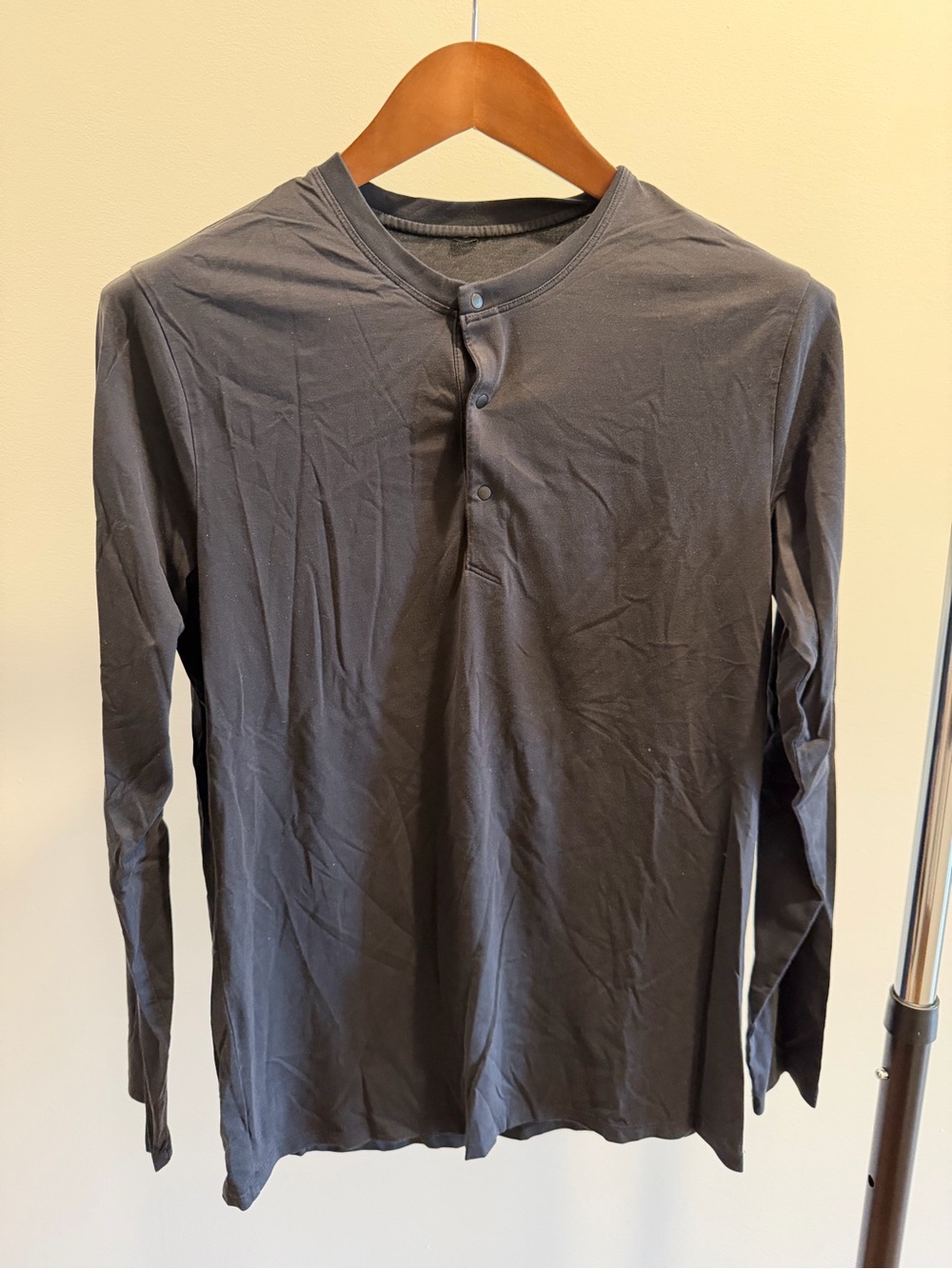 Classic Men's Long-Sleeve Henley Shirt - Black